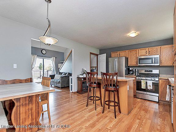 4th image of 6016 Amanda Dr