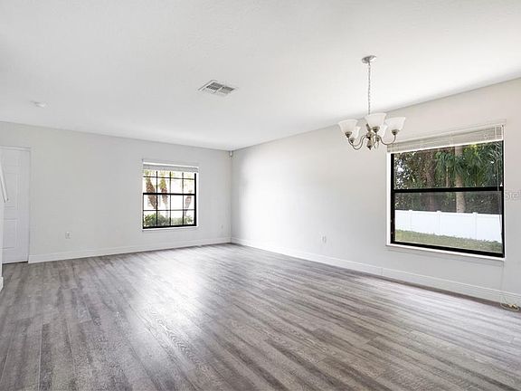 4th image of 2556 Vineyard Cir