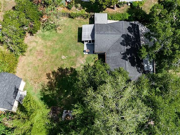 4th image of 804 Bishop Pl