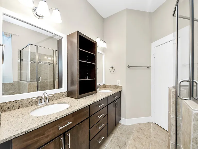 1807 W Webster St — Photo 19