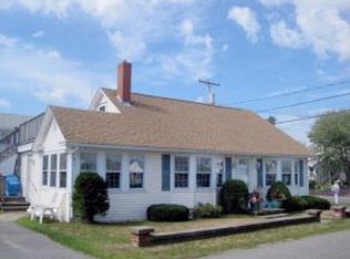 2 17th St, Hampton, NH 03842