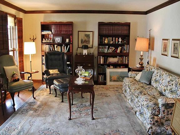 2nd image of 6 Gilbert Ln