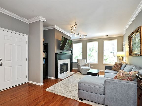 4th image of 301 W Scott St APT 204