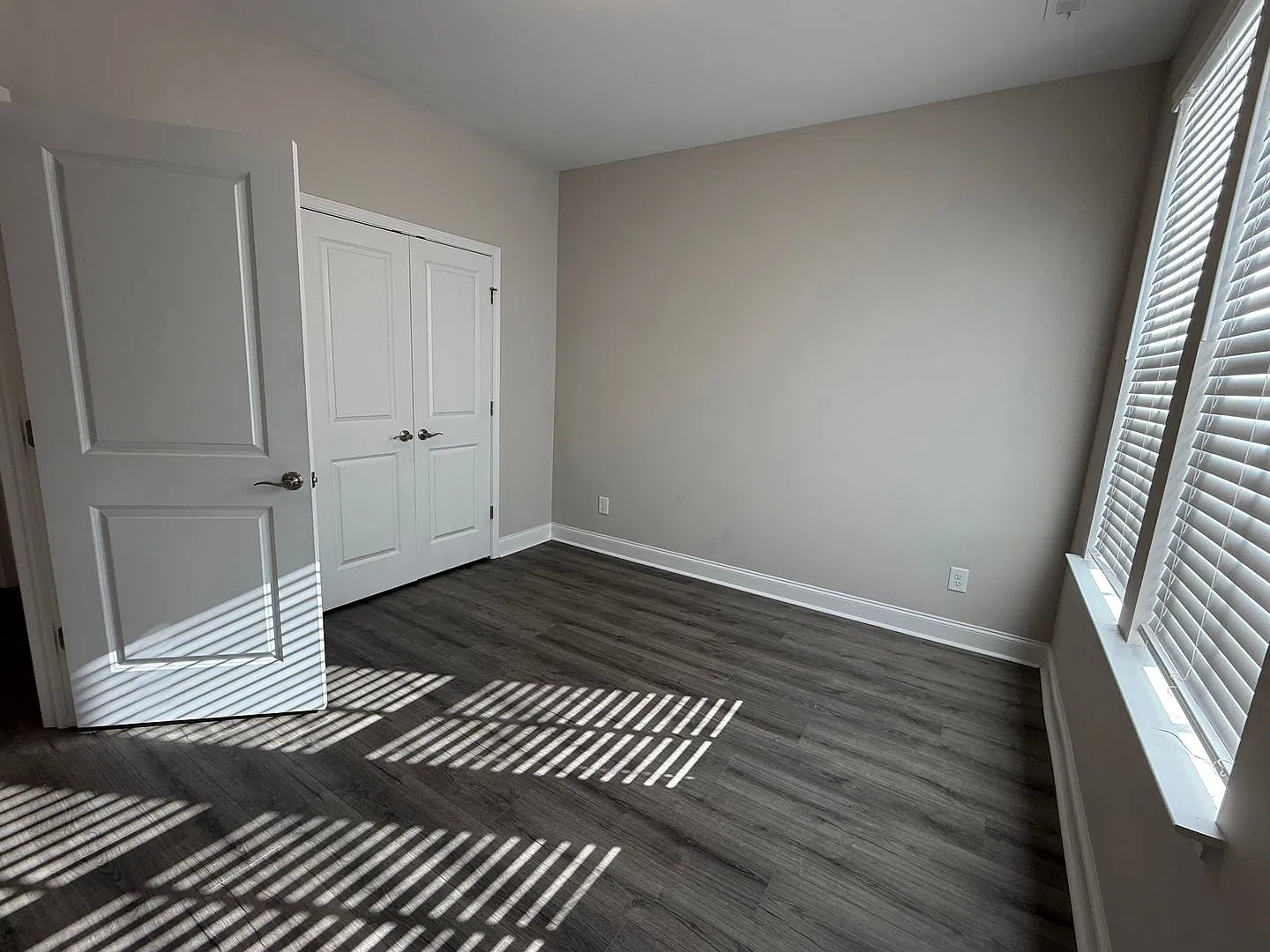 Spacious 3-Bedroom Townhome in Burkitt Commons with 2-Car Garage! — Photo 4