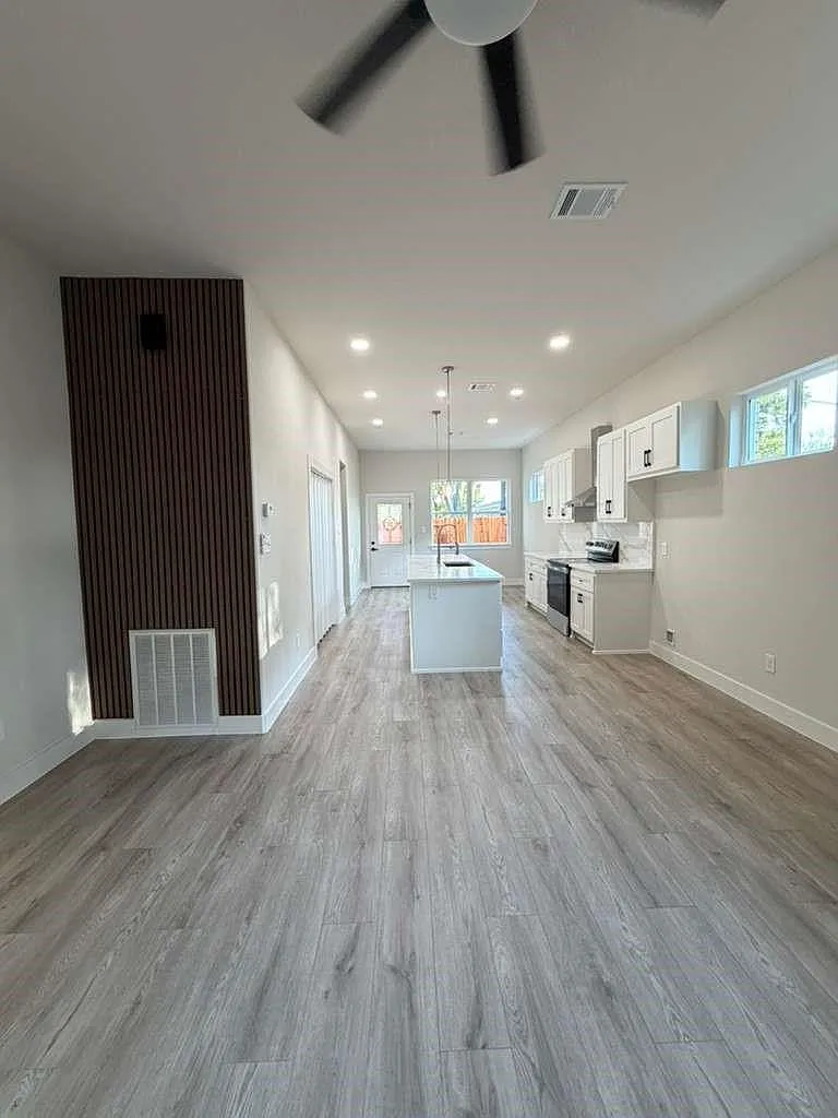 3 bed, 2.0 bath, 1395 sqft, $1,995 — Photo 3