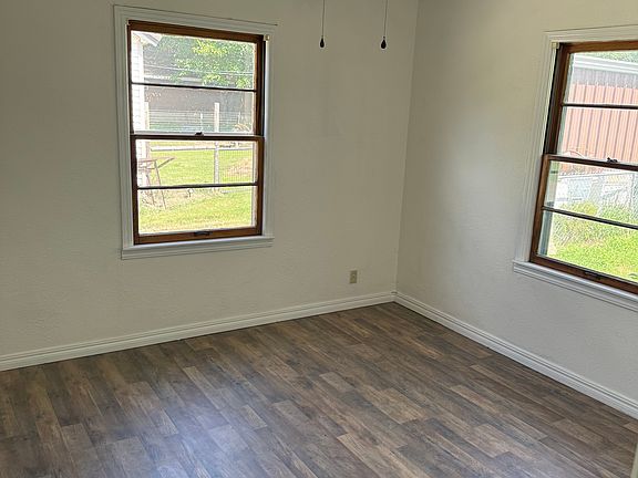 5th image of 408 W Henderson St