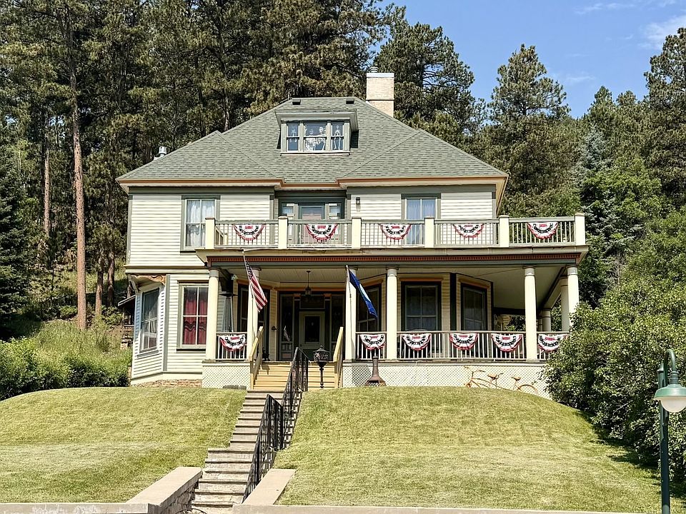 1st image of 906 Main St