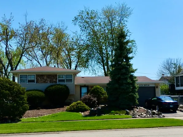 2235 Birchwood Pkwy, Woodridge, IL 60517