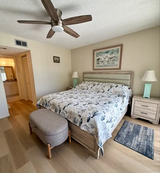 Primary bedroom with en suite bathroom and walk-in closet