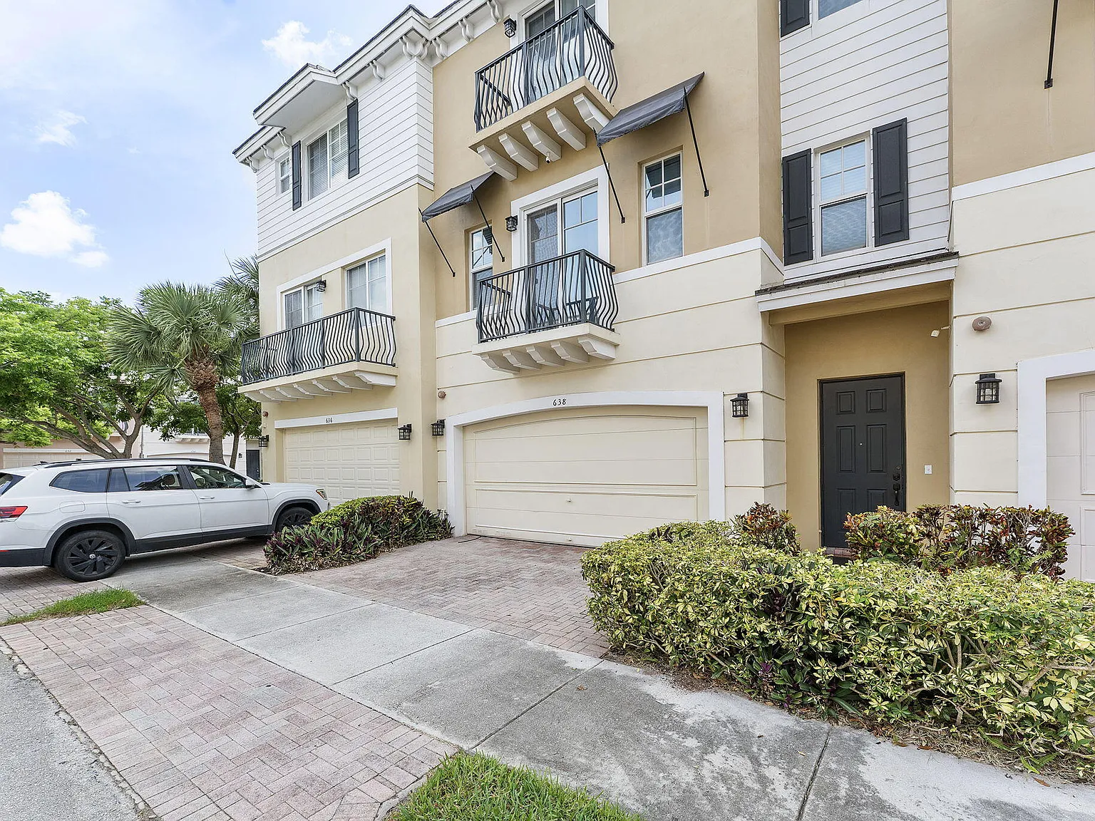 3 bed, 3.5 bath, 2334 sqft, $4,500 — Photo 2