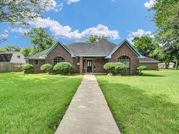 301 Jansen Dr, West Columbia, TX 77486