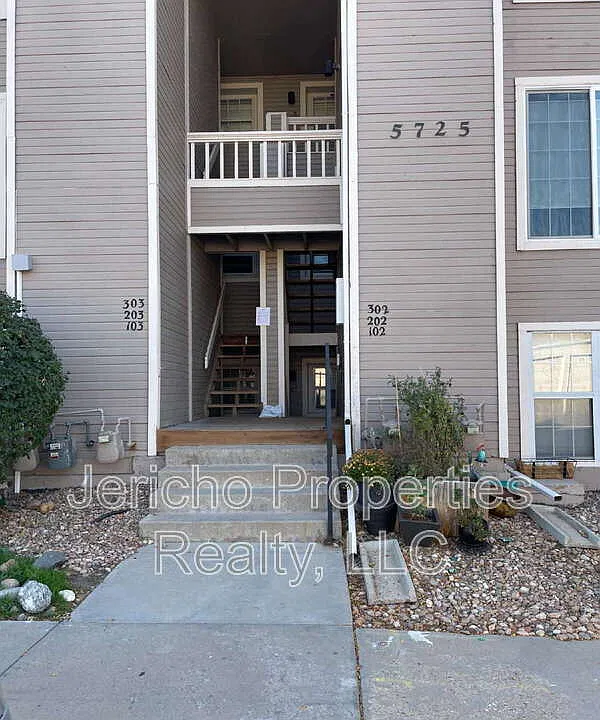 5725 W Atlantic Pl