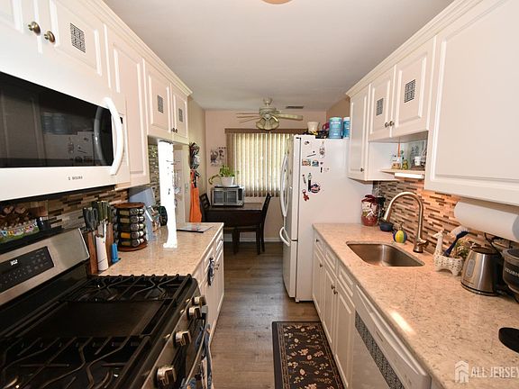3rd image of 16 Homestead Dr