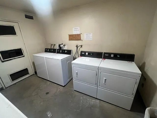 Baywood Apartments — Photo 4