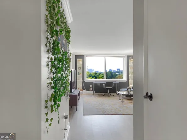 2479 Peachtree Rd NE, Atlanta, GA 30305