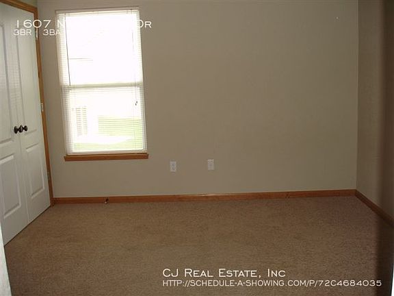 5th image of 1607 NW Garrett Dr