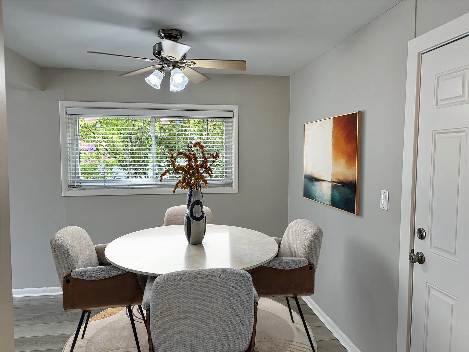 2 bed, 1.0 bath, 917 sqft, $1,875 — Photo 3