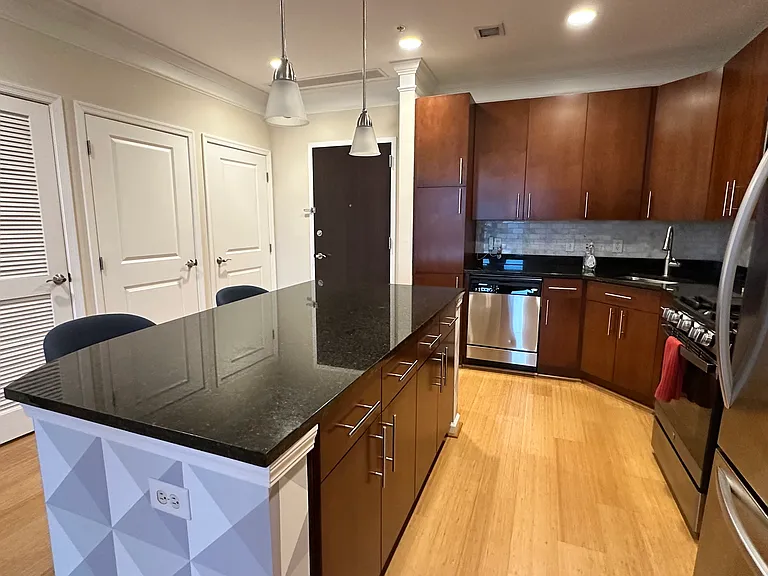 444 W Broad St #606 — Photo 5