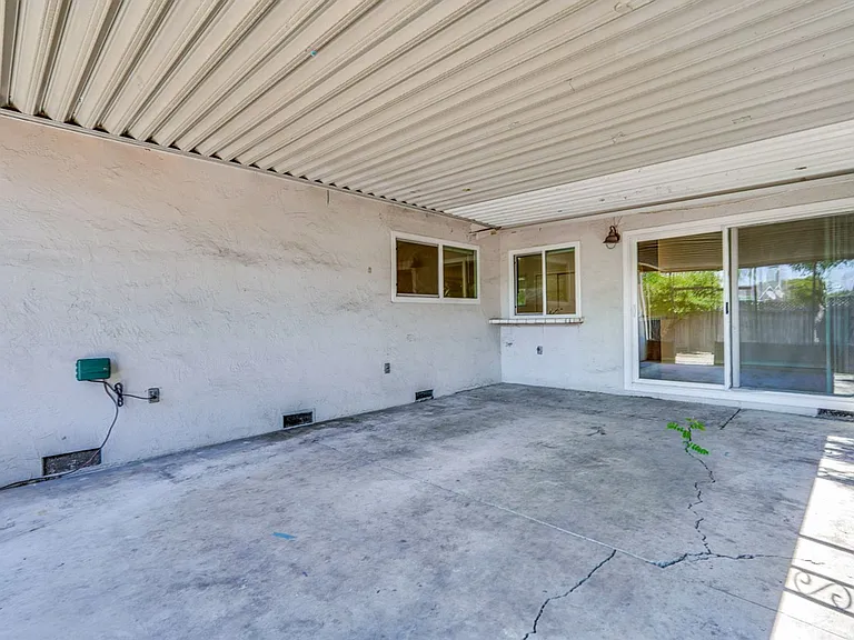 6063 Pineland Ave — Photo 40