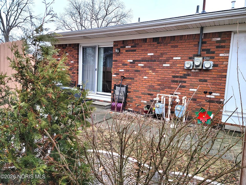 2nd image of 18722 Crom St