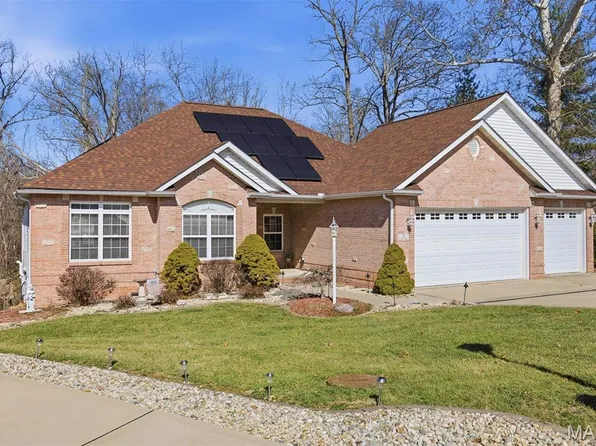 5 Chariot Ct, Glen Carbon, IL 62034