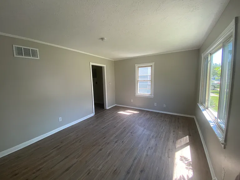 12202 Lena Ave — Photo 7