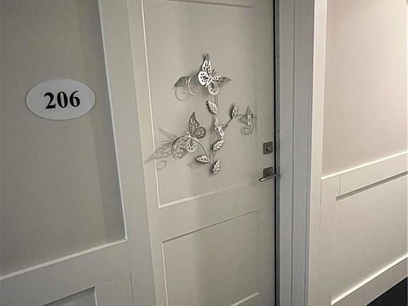 2nd image of 54 Hampton Rd #206