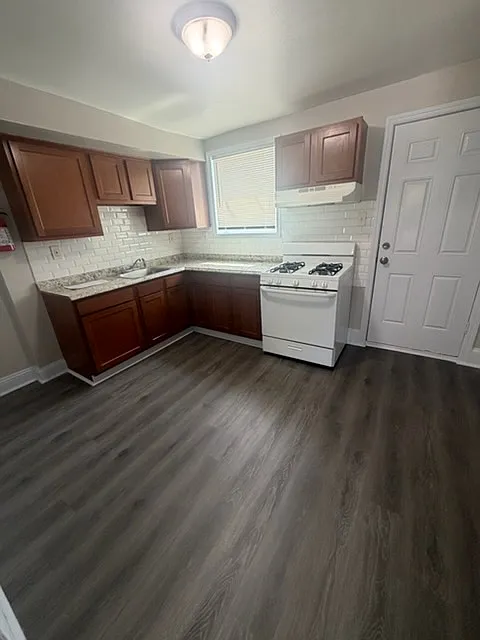 1090 S Commons Rd (Fairview) — Photo 4