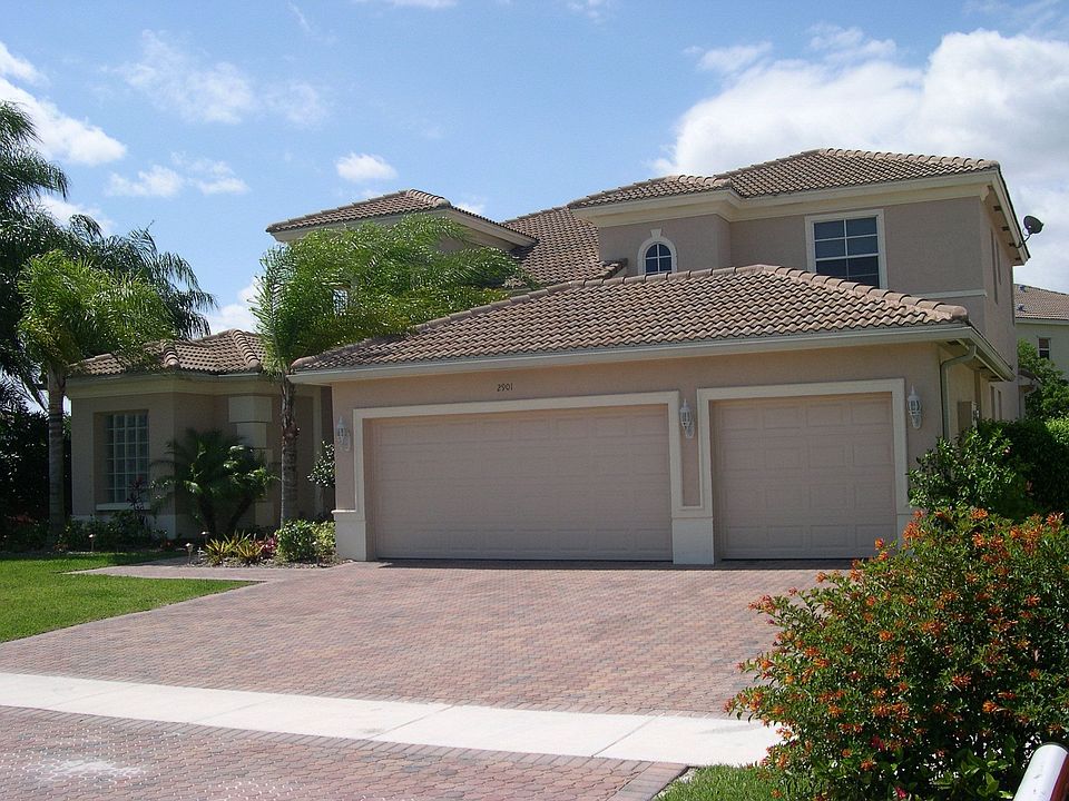 1st image of 2901 Fontana Ln