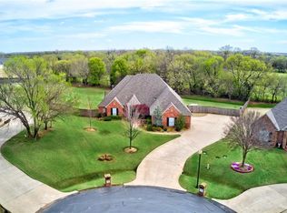 4216 Farm Rd, Moore, OK 73160