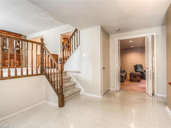 5th image of 345 Thorncrest Dr