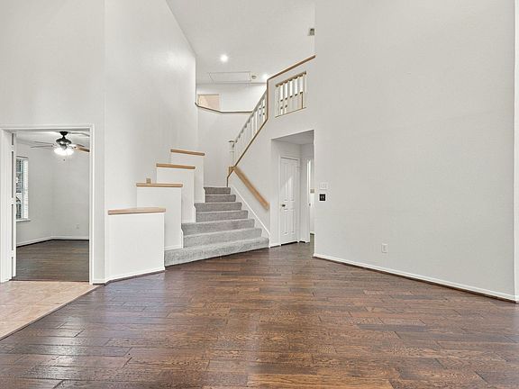 4th image of 202 W Greywing Cir