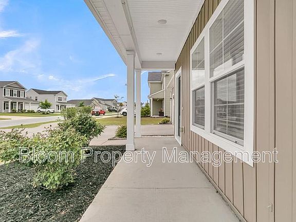 4th image of 450 Carrara Dr