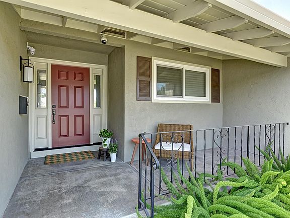 3rd image of 6272 Desert Flame Dr