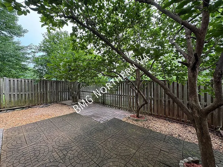 10230 Magnolia Grove Dr — Photo 30