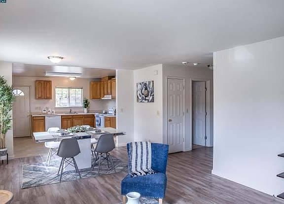 2nd image of 2835 Killarney Dr
