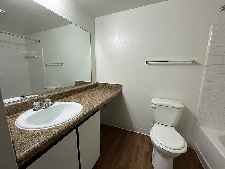 Windsor Place Apartments — Photo 79
