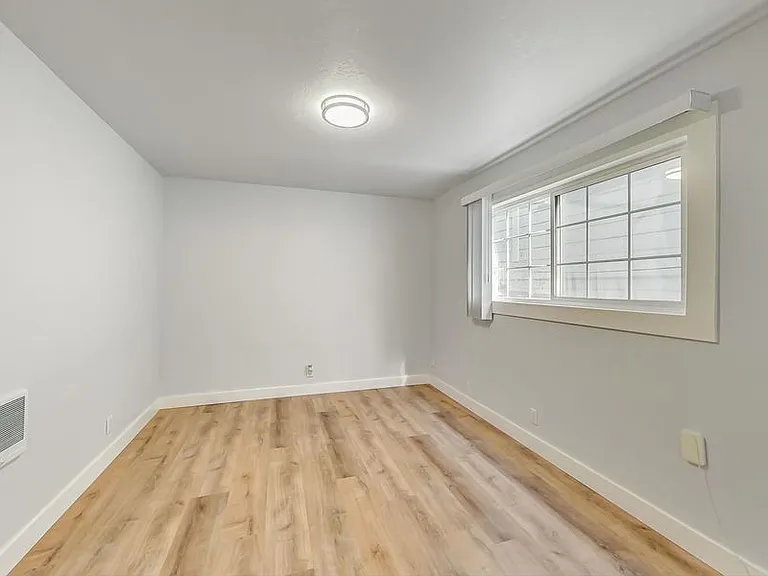 678 37th St #2 — Photo 11