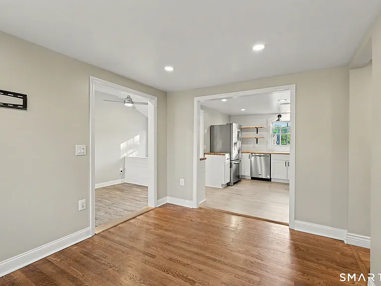 142 N Taylor Ave — Photo 13