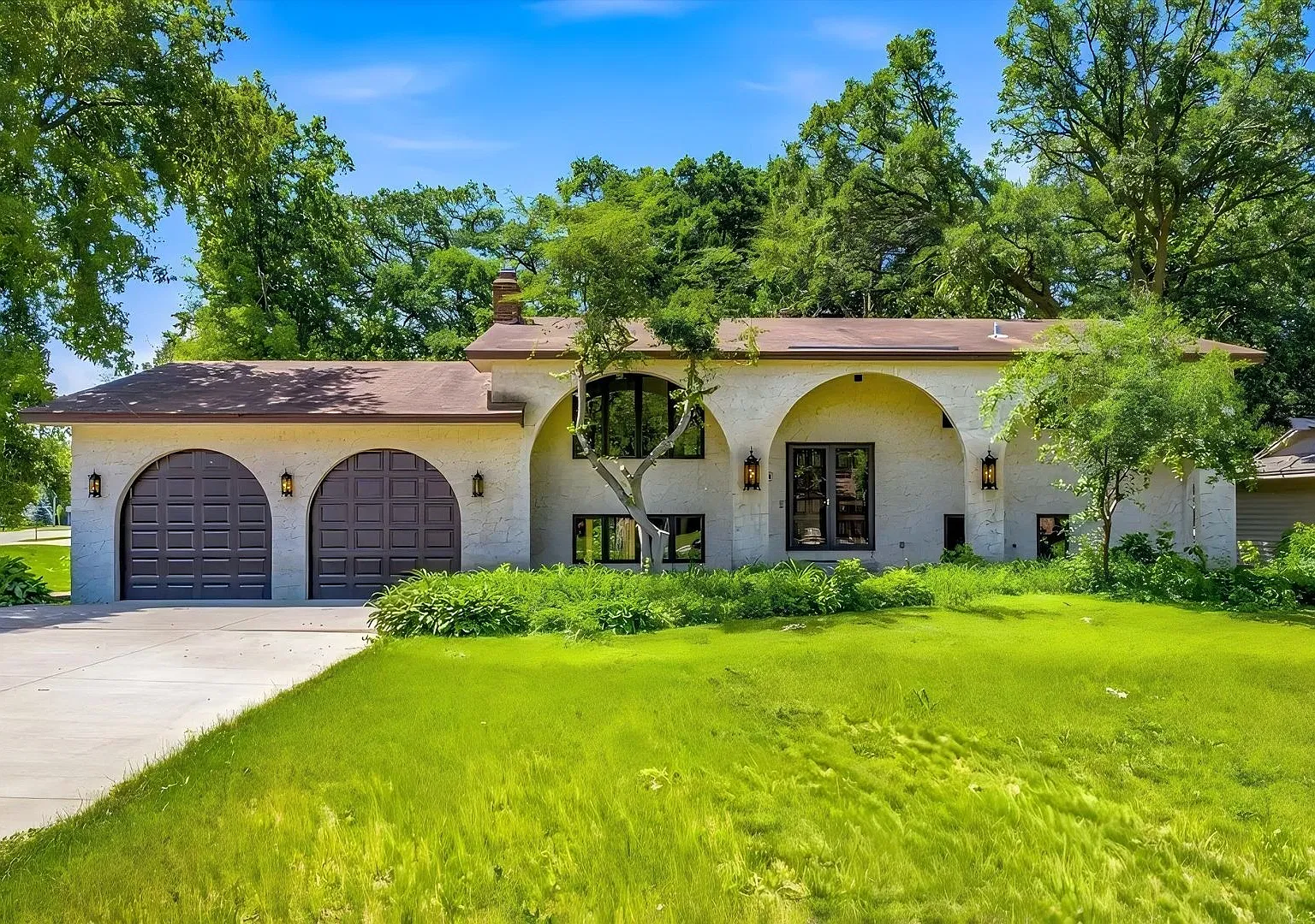 Checkout This 4bed 3bath Home in Shoreview! — Photo 1