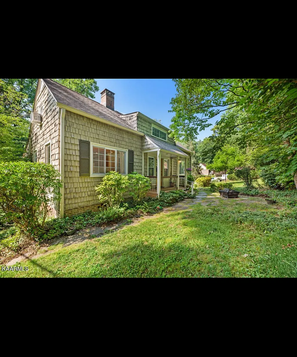 4 bed, 2290 sqft, $2,200 — Photo 2