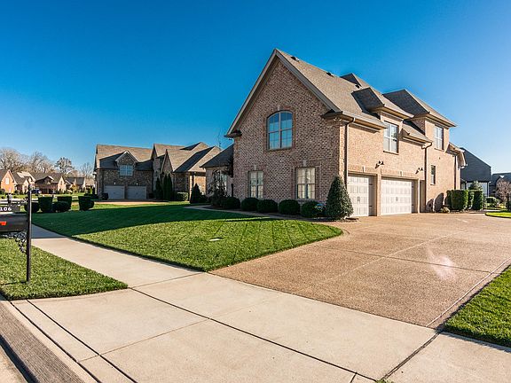 3rd image of 106 Thornwood Pl