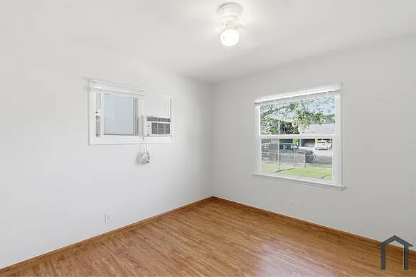 20610 Hartland St #C — Photo 9