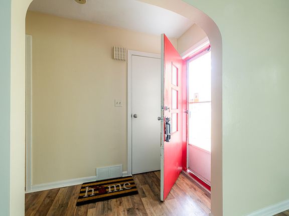 4th image of 388 Gary Ave