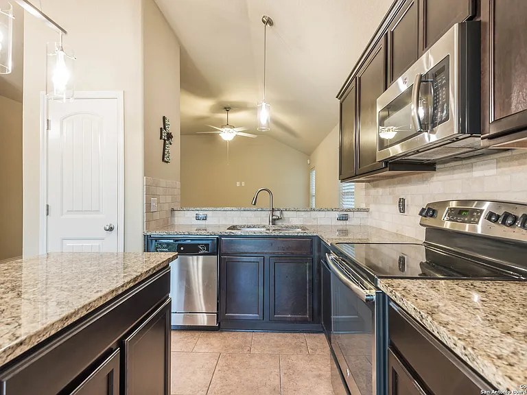 20207 Ashford Vis — Photo 10