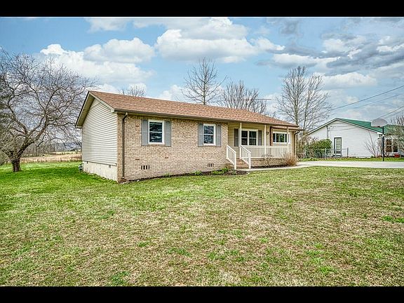 3rd image of 110 Chestnut Ct