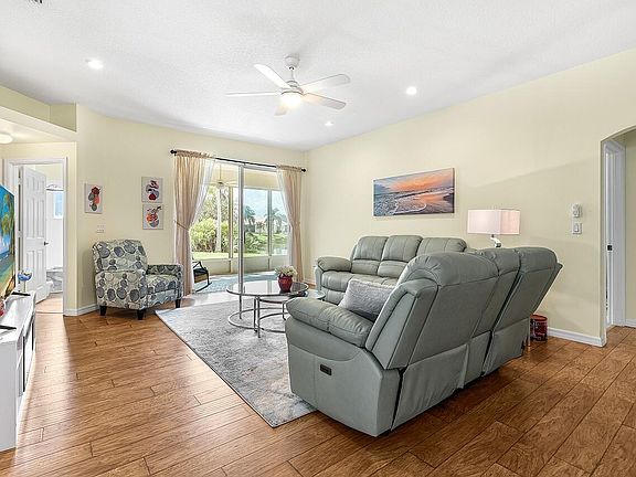 5th image of 851 NW Sorrento Lane