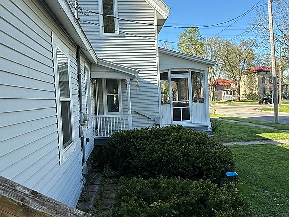 3rd image of 301 W Washington St