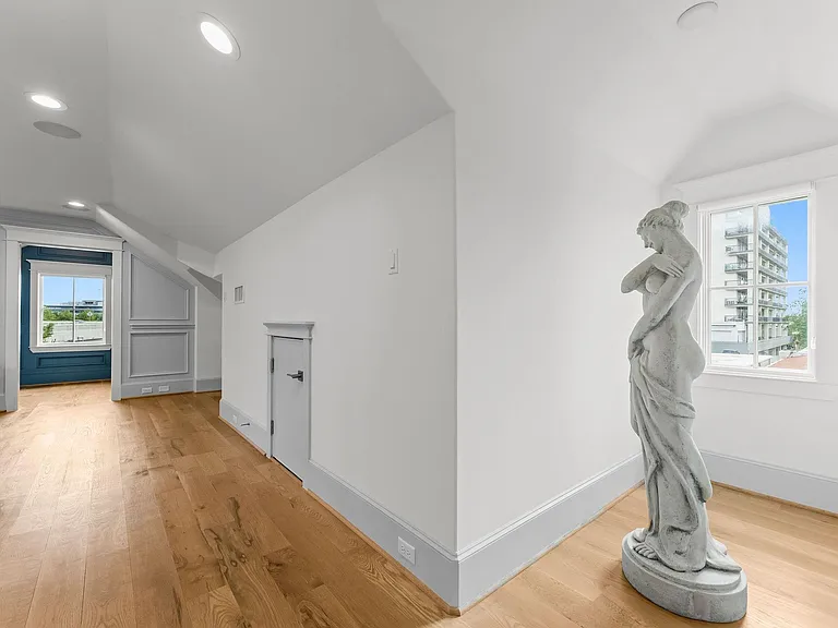 426 Marshall St — Photo 39