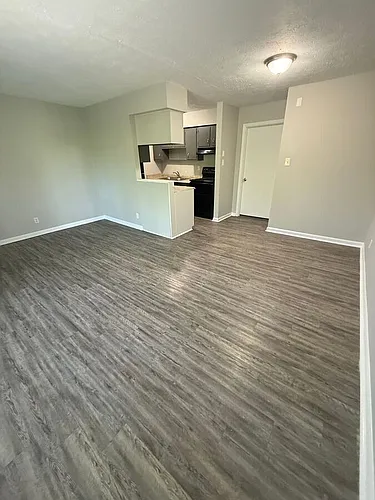 2021 Cambridge Dr Photo 1